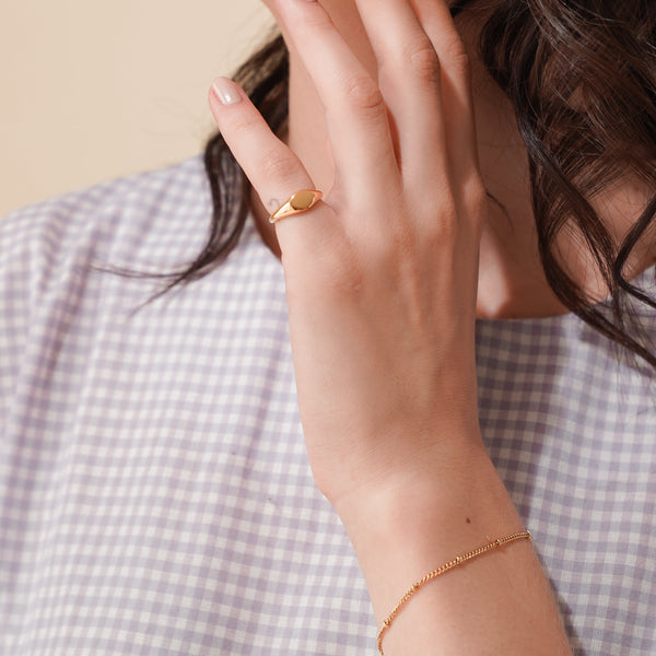 Mini Signet Ring.