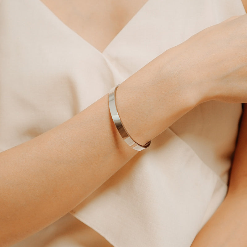 Signature Classic Bangle.