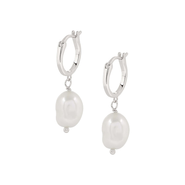 Merida Pearl Earrings.
